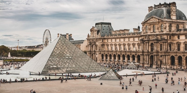 A large pyramid in front of Louvre AI-generated content may be incorrect.
