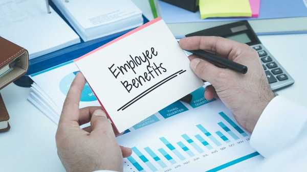 How Modern Employee Packages Attract Top Talent in Today’s Competitive Market